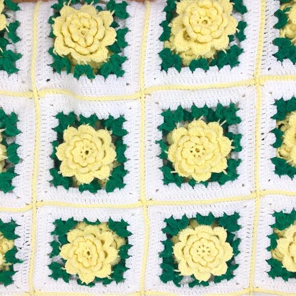Vintage Crochet 3D Floral Blanket - Picture 2 of 6